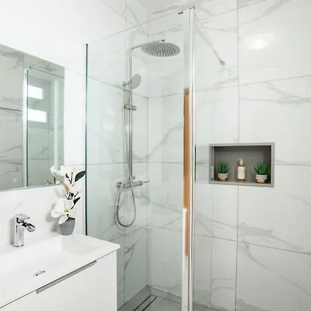 Apartman Marina View - Pool & Stunning Ocean View *