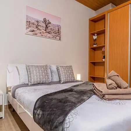 Marina View - Pool & Stunning Ocean View Apartmán *