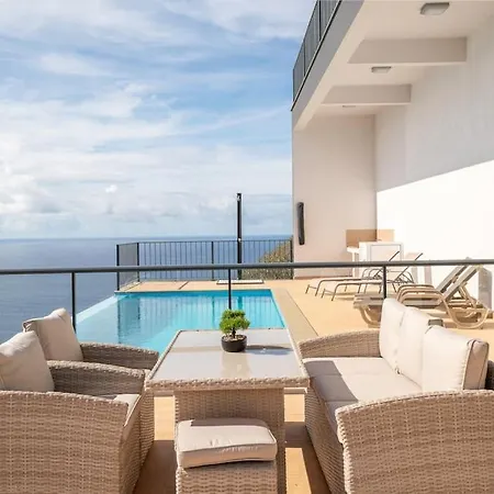 Marina View - Pool & Stunning Ocean View Appartamento *