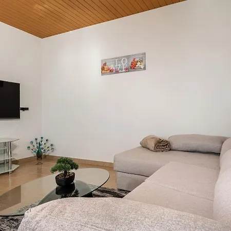 Marina View - Pool & Stunning Ocean View * كالهيتا