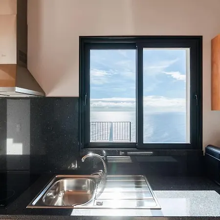 Marina View - Pool & Stunning Ocean View Apartamento