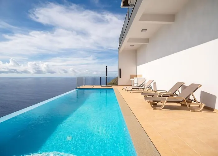 Marina View - Pool & Stunning Ocean View Apartmán *