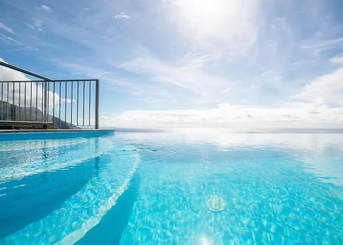 Marina View - Pool & Stunning Ocean View *