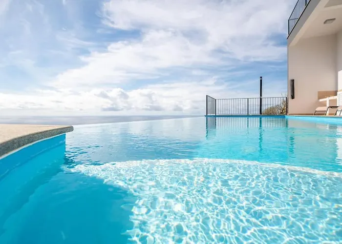 Marina View - Pool & Stunning Ocean View * Calheta (Madeira)