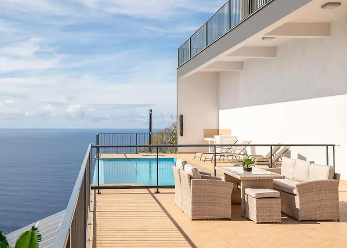 Marina View - Pool & Stunning Ocean View Apartmán