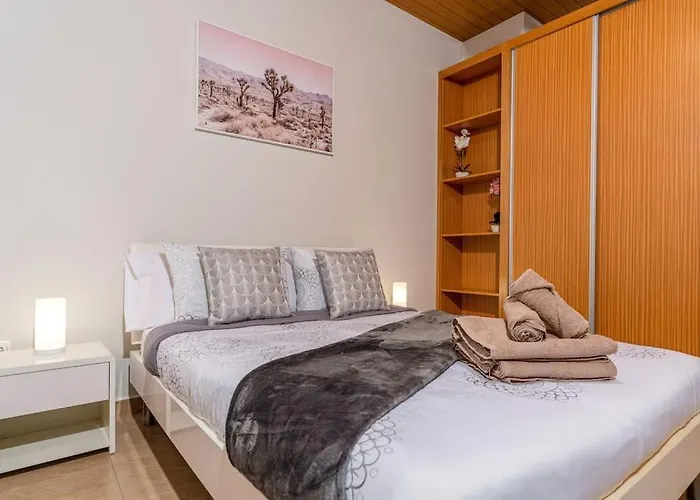 Marina View - Pool & Stunning Ocean View Apartmán *