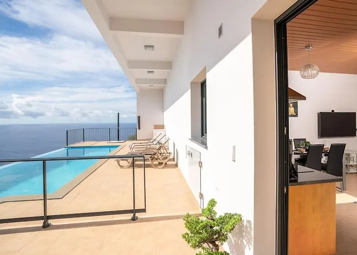 Marina View - Pool & Stunning Ocean View *