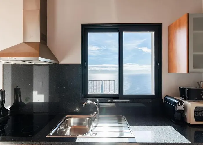 Marina View - Pool & Stunning Ocean View Apartmán